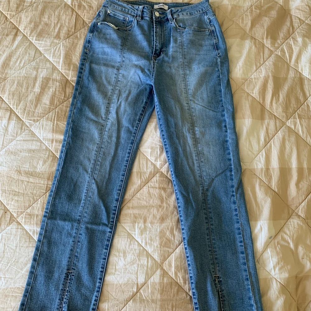 Kensie Cropped Blue Women's Jeans with front slits and raw edge hem Size 8/29